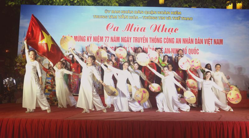 Quận Hoàn Kiếm: Tổ chức chương trình văn nghệ chào mừng ngày Truyền thống CAND và ngày Hội Toàn dân bảo vệ an ninh Tổ quốc