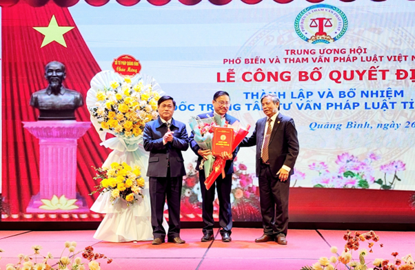 Lễ Công bố Quyết định Thành lập và Bổ nhiệm Giám đốc Trung tâm Tư vấn pháp luật tỉnh Quảng Bình
